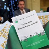 Le texte de l'actuelle Constitution vaudoise avait été présenté en conférence de presse le 26 aout 2002, avant que les citoyens ne se prononcent le 22 septembre.